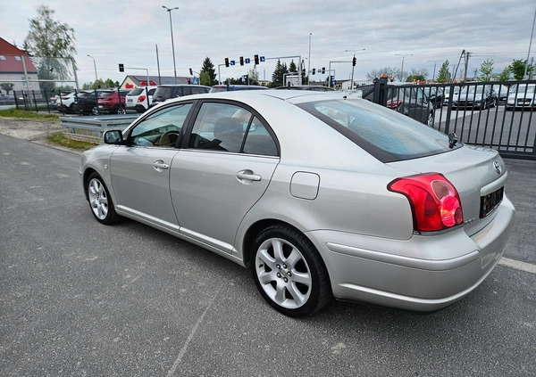 Toyota Avensis cena 15900 przebieg: 175000, rok produkcji 2006 z Gniezno małe 232